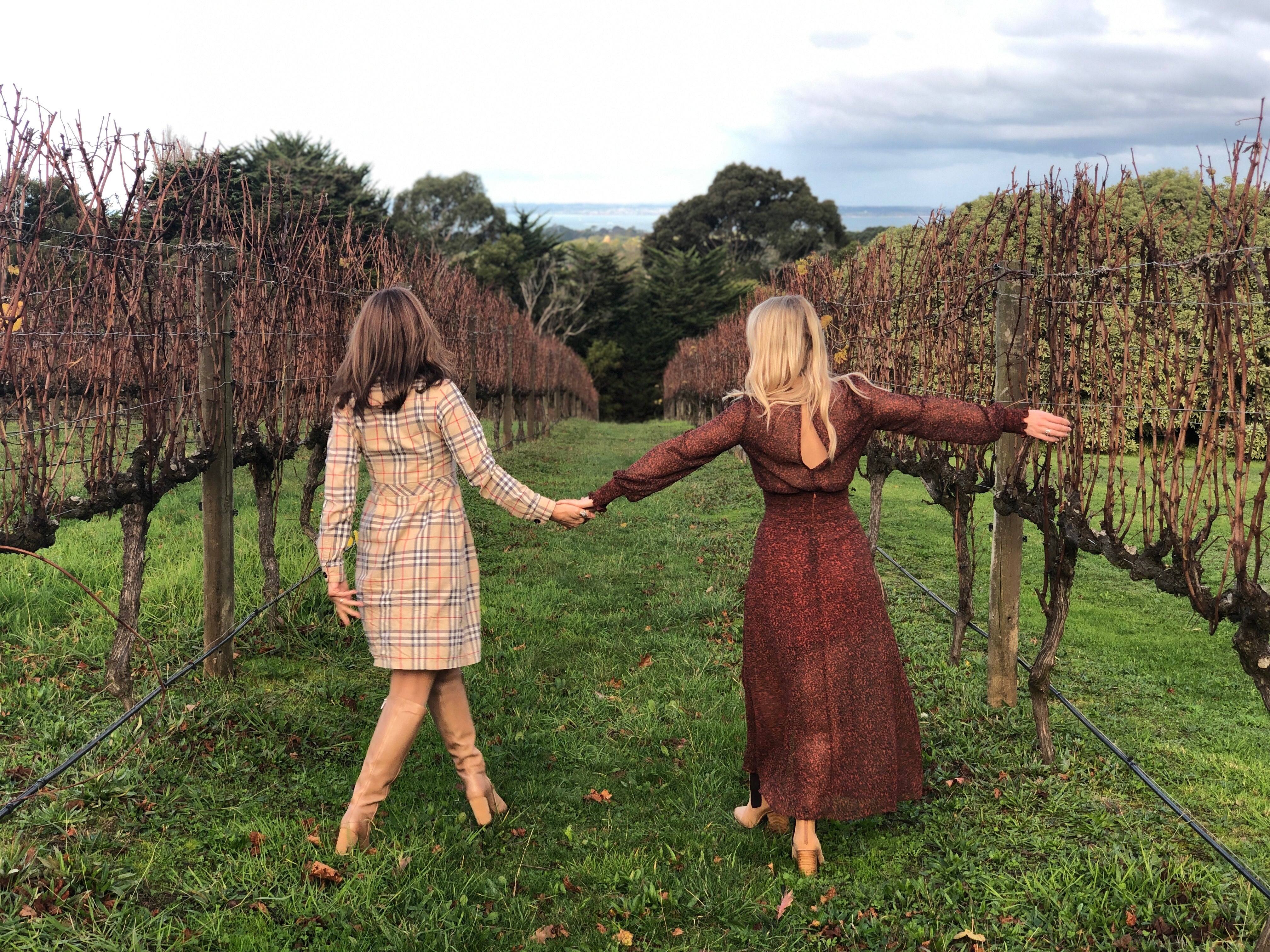 women-in-vintage-style-clothes-explore.jpg